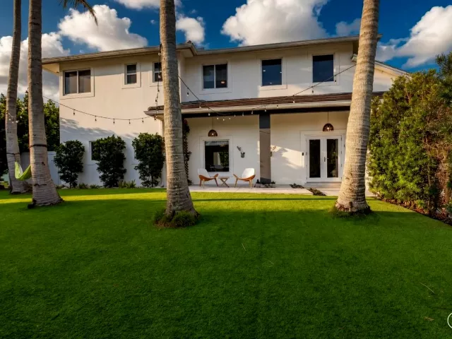 Продажа дома по адресу 1044 NW 6th Drive - фото 8920506