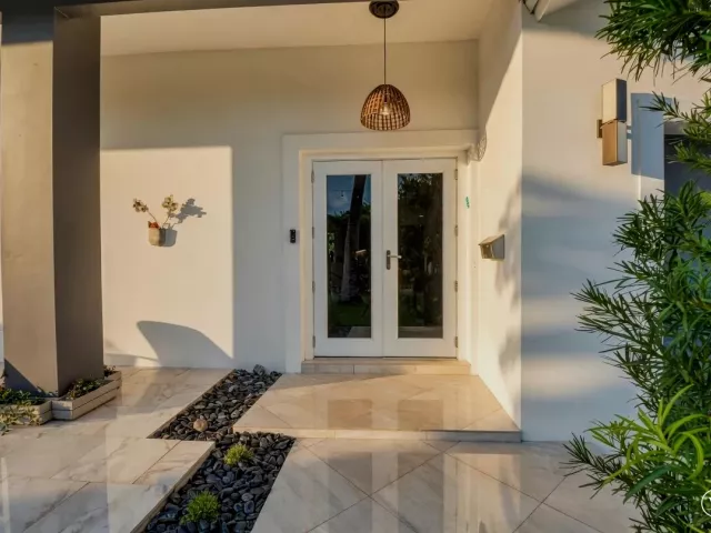 Продажа дома по адресу 1044 NW 6th Drive - фото 8920508