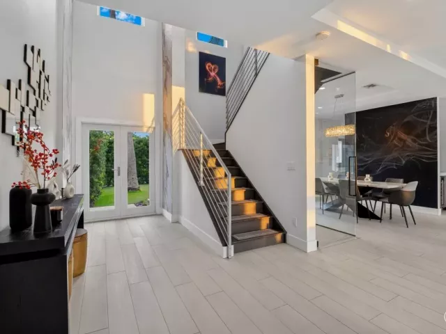 Продажа дома по адресу 1044 NW 6th Drive - фото 8920511