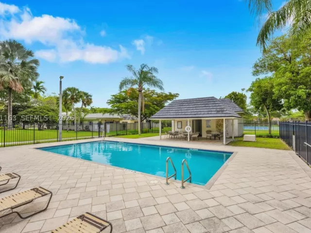 Продажа дома по адресу 8503 SW 83rd St - фото 9373050