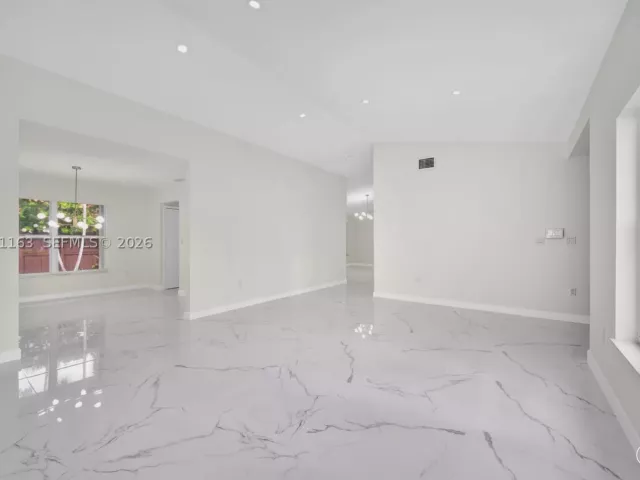 Продажа дома по адресу 8503 SW 83rd St - фото 9373030