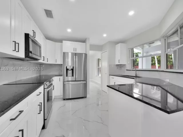 Продажа дома по адресу 8503 SW 83rd St - фото 9373031