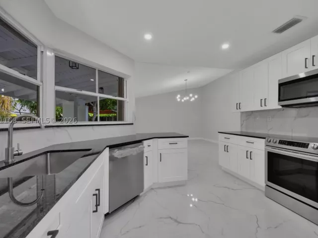 Продажа дома по адресу 8503 SW 83rd St - фото 9373032