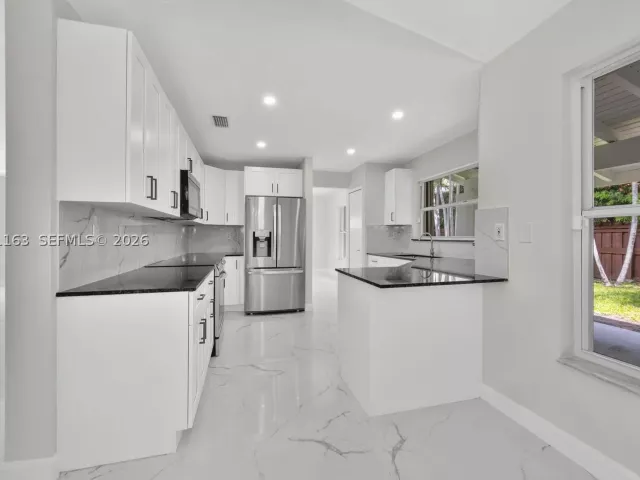 Продажа дома по адресу 8503 SW 83rd St - фото 9373033