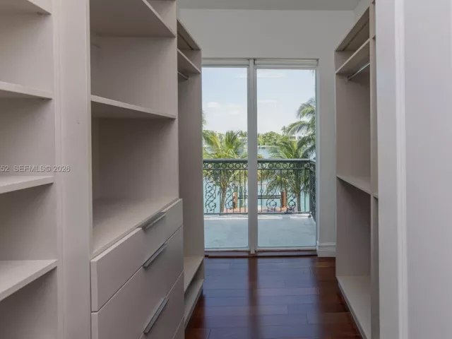 Продажа дома по адресу 425 N Shore Dr - фото 7640541