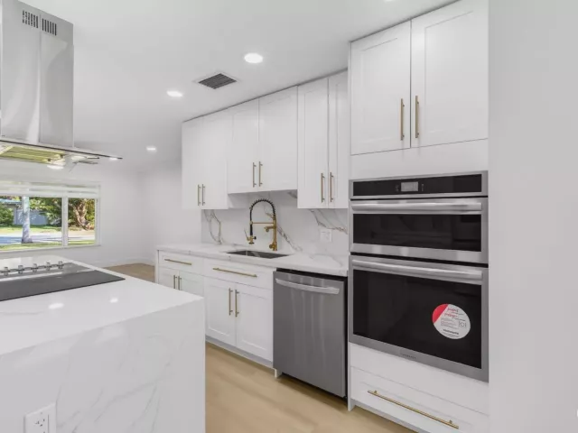 Продажа дома по адресу 360 SW 2nd Street - фото 8028691