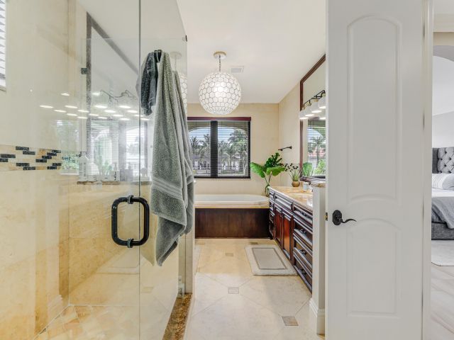 Продажа дома по адресу 170 Isle Of Venice Drive - фото 8964577