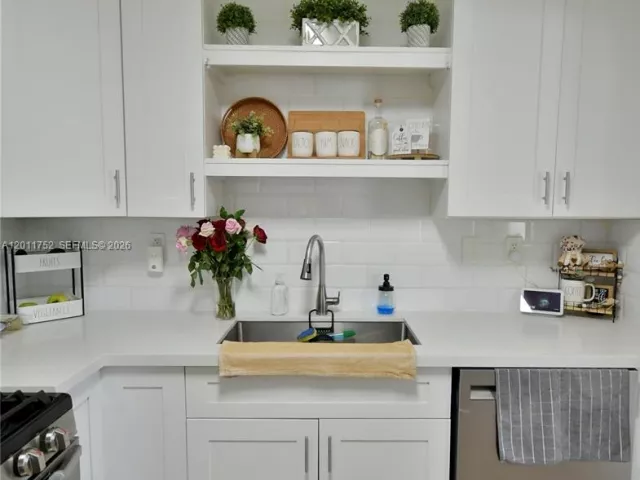Продажа дома по адресу 8350 SW 12th Ter - фото 7635951