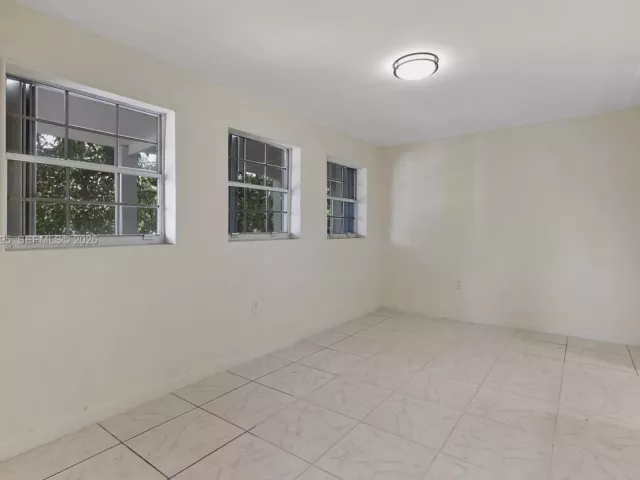 Продажа дома по адресу 450 NW 40th Ct - фото 7636389
