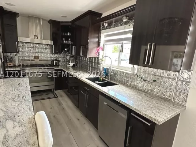 Продажа дома по адресу 20420 SW 122nd Pl - фото 9206182