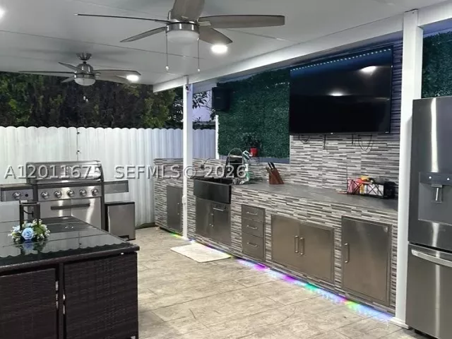 Продажа дома по адресу 20420 SW 122nd Pl - фото 9206200