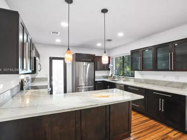 Продажа дома по адресу 476 NE 119th St - фото 7645932