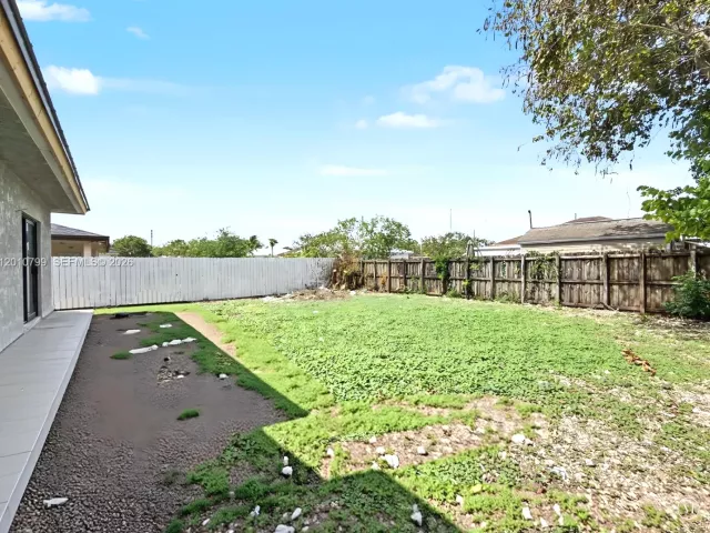 Продажа дома по адресу 640 SW 10th Ave - фото 7642081