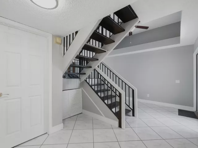 Продажа дома по адресу 12300 NW 11th Court - фото 9209084