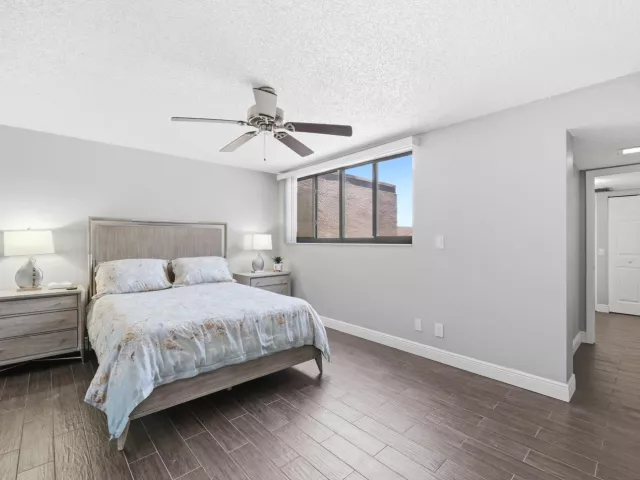 Продажа дома по адресу 12300 NW 11th Court - фото 9209099