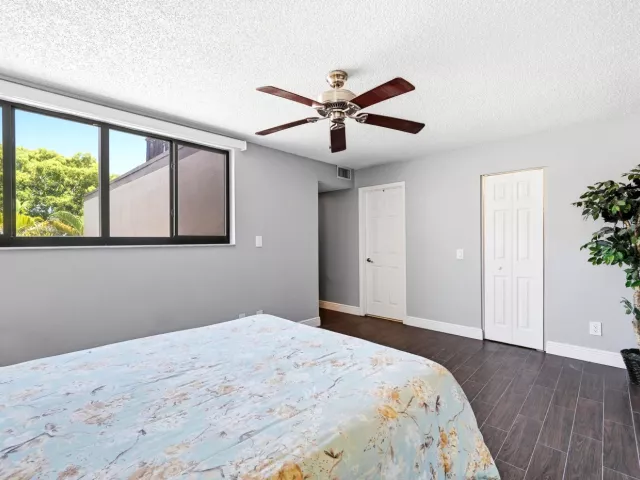 Продажа дома по адресу 12300 NW 11th Court - фото 9209102