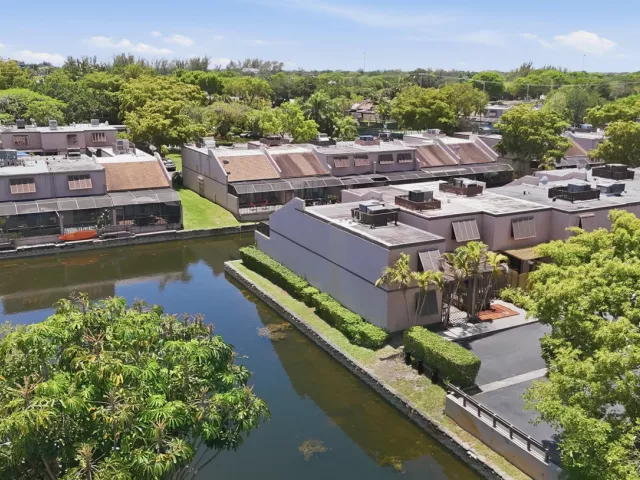Продажа дома по адресу 12300 NW 11th Court - фото 9209125