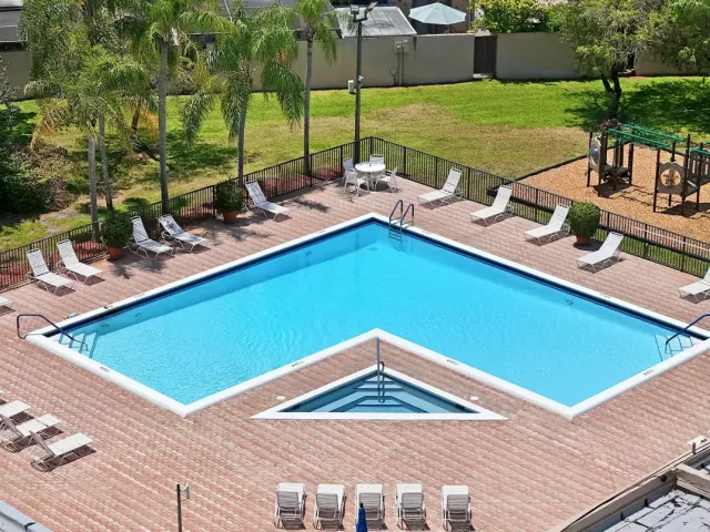 Продажа дома по адресу 12300 NW 11th Court - фото 9209132