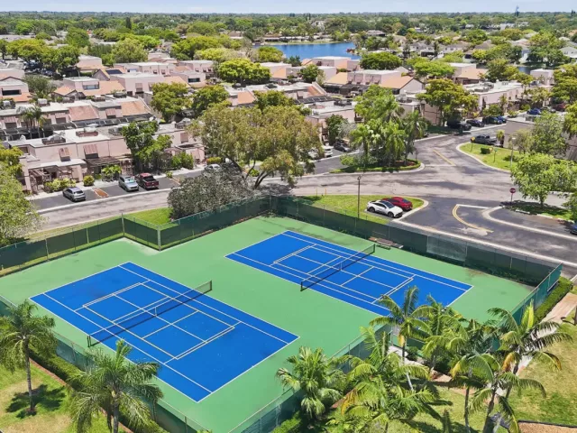 Продажа дома по адресу 12300 NW 11th Court - фото 9209134