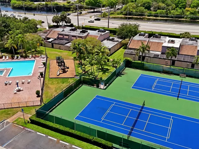 Продажа дома по адресу 12300 NW 11th Court - фото 9209136