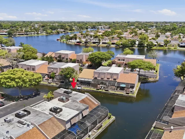 Продажа дома по адресу 12300 NW 11th Court - фото 9209141