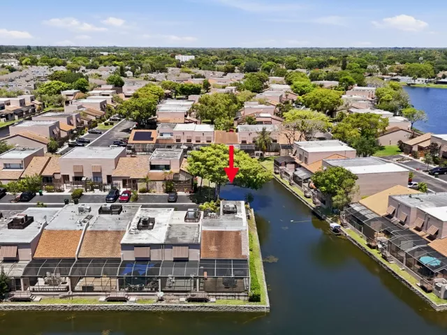 Продажа дома по адресу 12300 NW 11th Court - фото 9209145