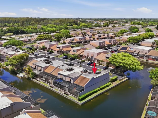 Продажа дома по адресу 12300 NW 11th Court - фото 9209148