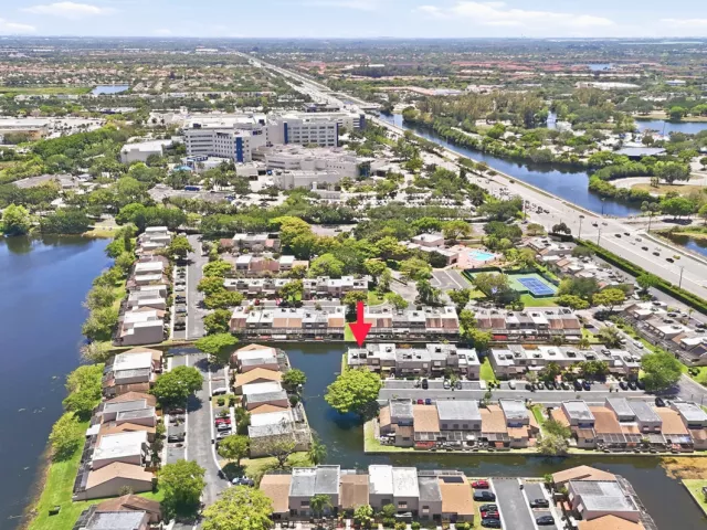 Продажа дома по адресу 12300 NW 11th Court - фото 9209151