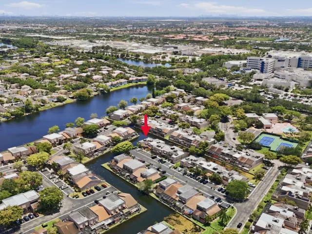 Продажа дома по адресу 12300 NW 11th Court - фото 9209155