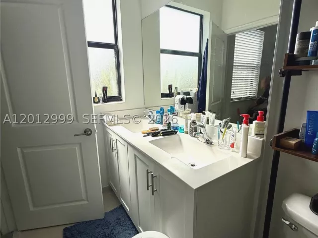 Продажа дома по адресу 788 NE 208 Lane - фото 8983077