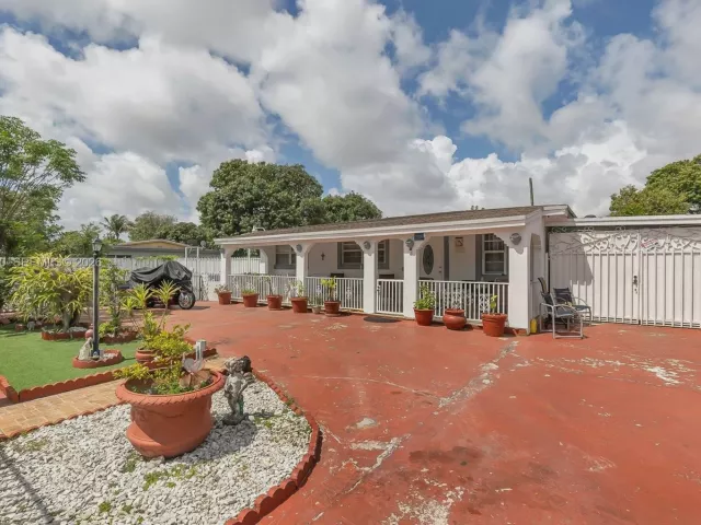 Продажа дома по адресу 8510 NW 30th Pl - фото 7642325