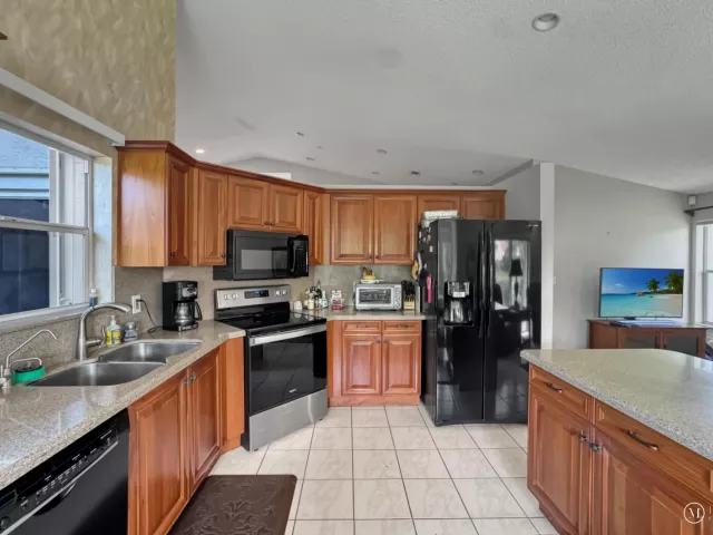 Продажа дома по адресу 180 NW 47th Avenue - фото 9358500