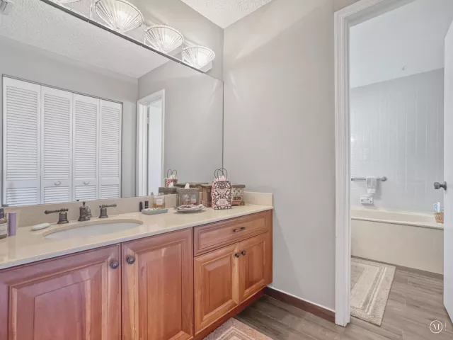 Продажа дома по адресу 180 NW 47th Avenue - фото 9358515