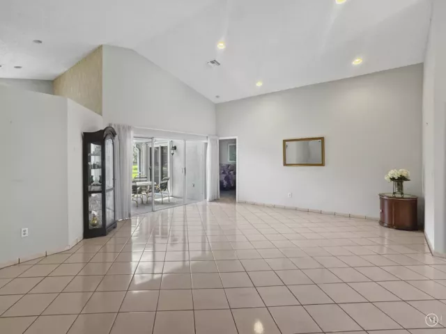 Продажа дома по адресу 180 NW 47th Avenue - фото 9358493