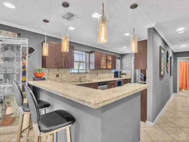 Продажа дома по адресу 4301 NW 185th St - фото 9037696