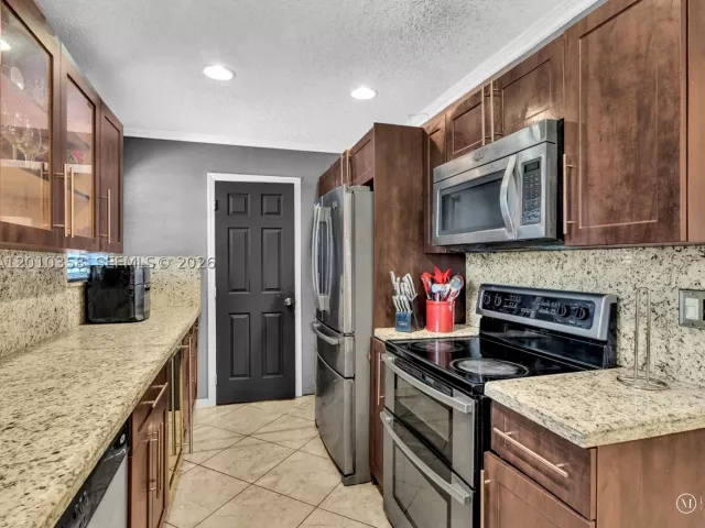 Продажа дома по адресу 4301 NW 185th St - фото 9037697