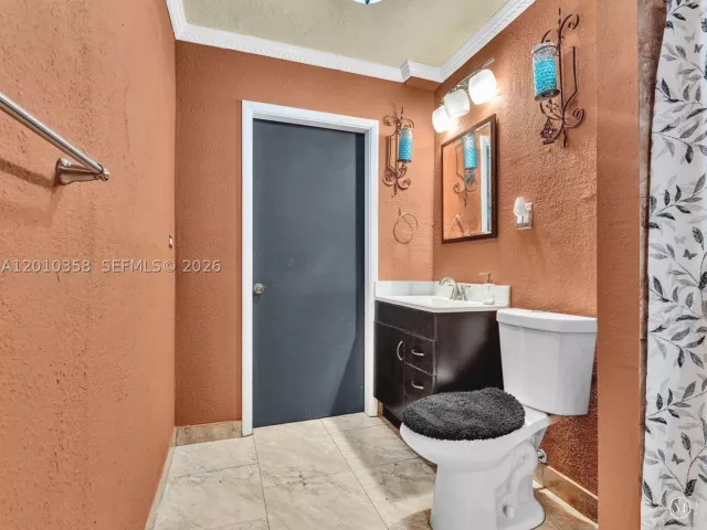 Продажа дома по адресу 4301 NW 185th St - фото 9037698