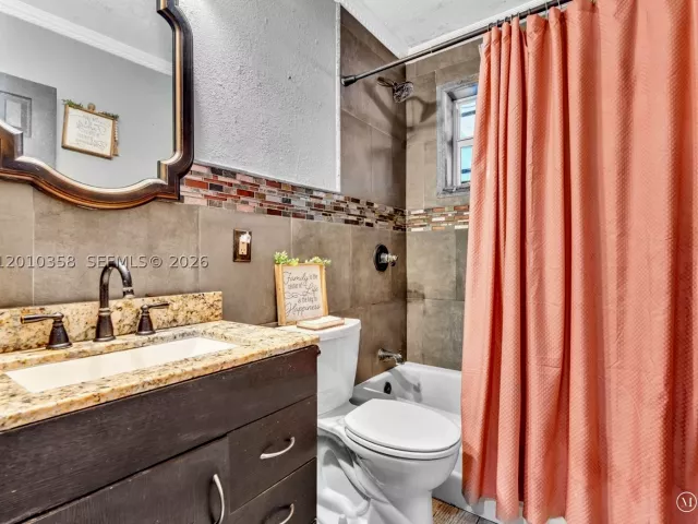 Продажа дома по адресу 4301 NW 185th St - фото 9037699