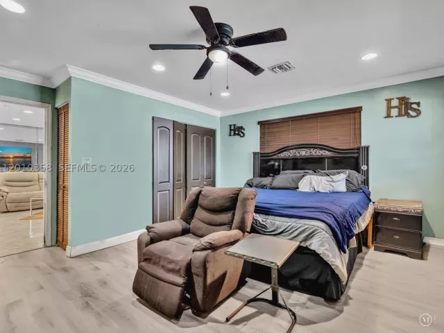 Продажа дома по адресу 4301 NW 185th St - фото 9037700