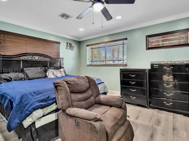 Продажа дома по адресу 4301 NW 185th St - фото 9037701