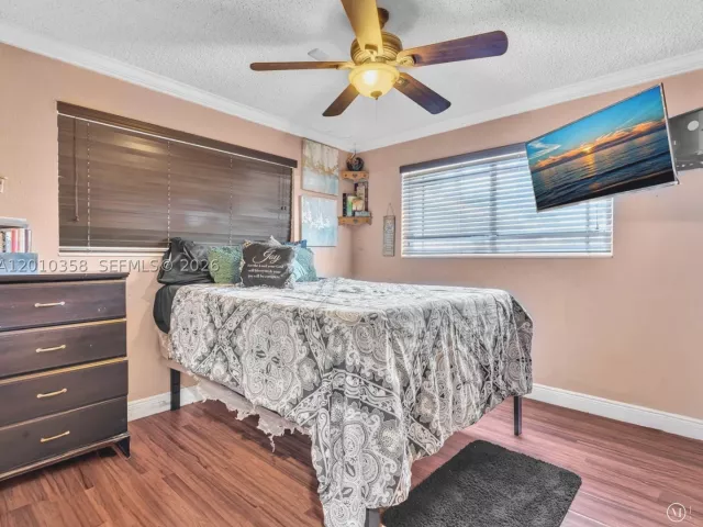 Продажа дома по адресу 4301 NW 185th St - фото 9037702