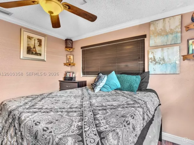 Продажа дома по адресу 4301 NW 185th St - фото 9037703