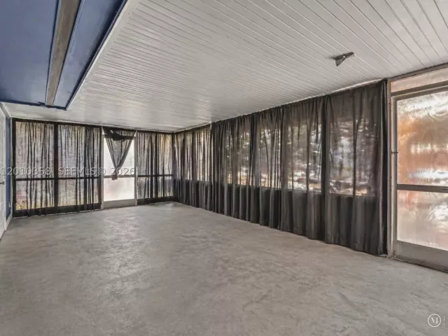 Продажа дома по адресу 4301 NW 185th St - фото 9037706