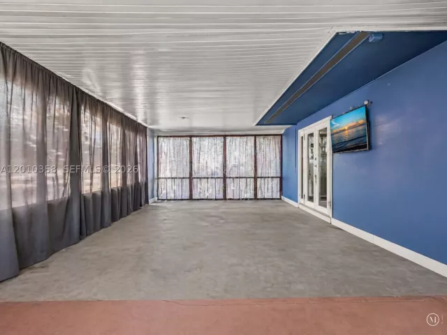 Продажа дома по адресу 4301 NW 185th St - фото 9037707