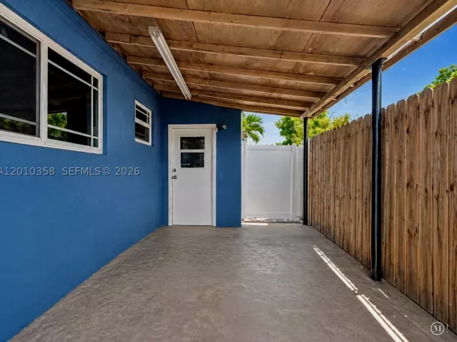 Продажа дома по адресу 4301 NW 185th St - фото 9037708