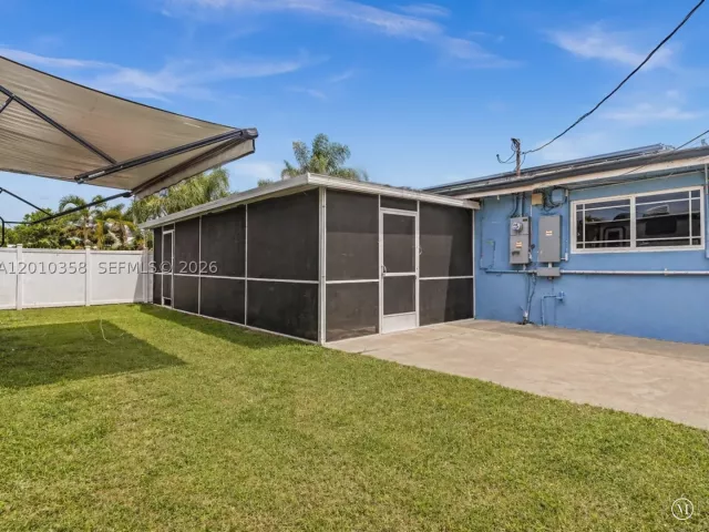 Продажа дома по адресу 4301 NW 185th St - фото 9037710