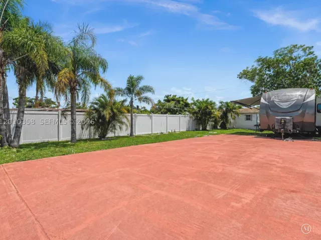 Продажа дома по адресу 4301 NW 185th St - фото 9037711