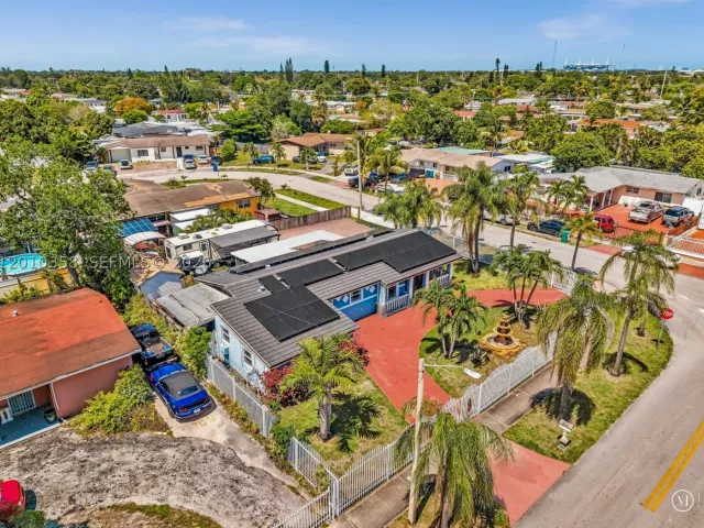 Продажа дома по адресу 4301 NW 185th St - фото 9037713