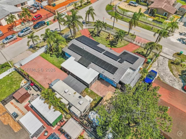 Продажа дома по адресу 4301 NW 185th St - фото 9037715