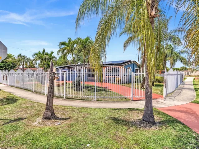 Продажа дома по адресу 4301 NW 185th St - фото 9037690